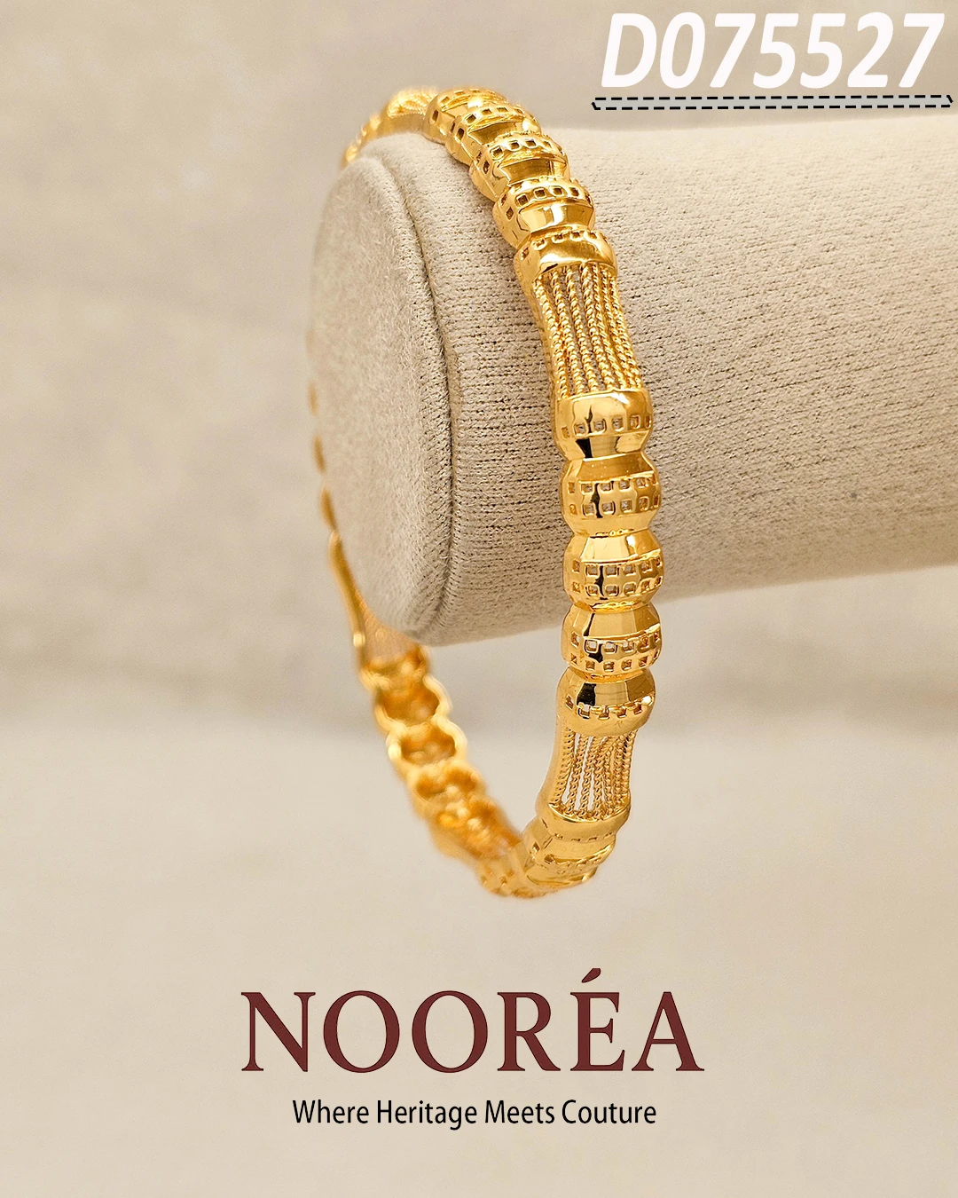 Classic Crest Bangle